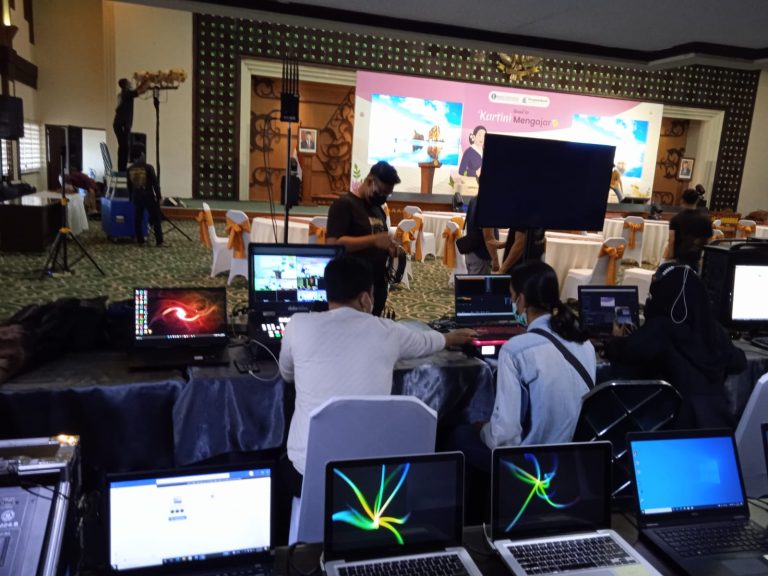 Menggunakan Videotron Dalam Kegiatan