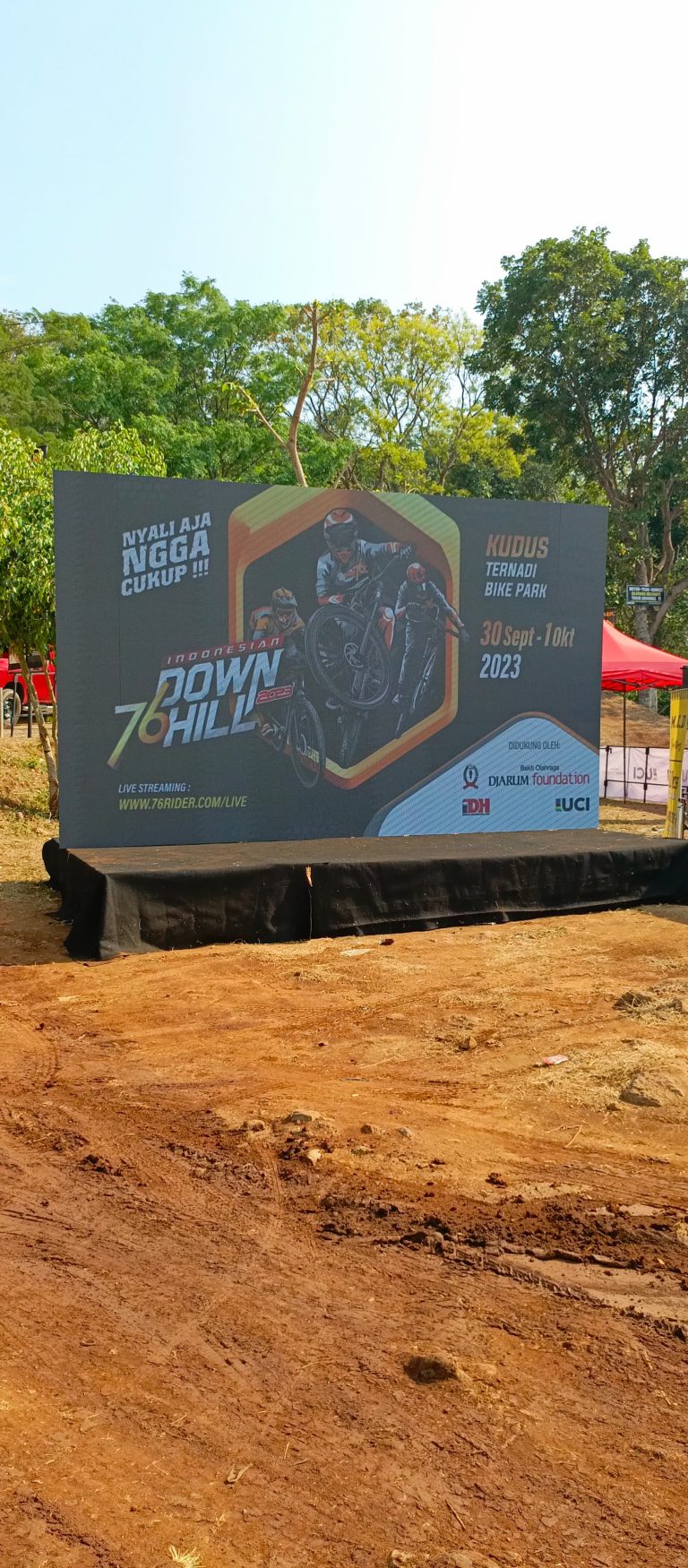 Penggunaan Videotron dalam Event Balap Sepeda untuk Meningkatkan Pengalaman Penonton